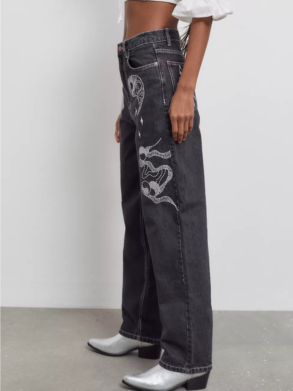 NWT BDG High-Waisted Baggy Jean — Embroidered - Picture 5 of 11